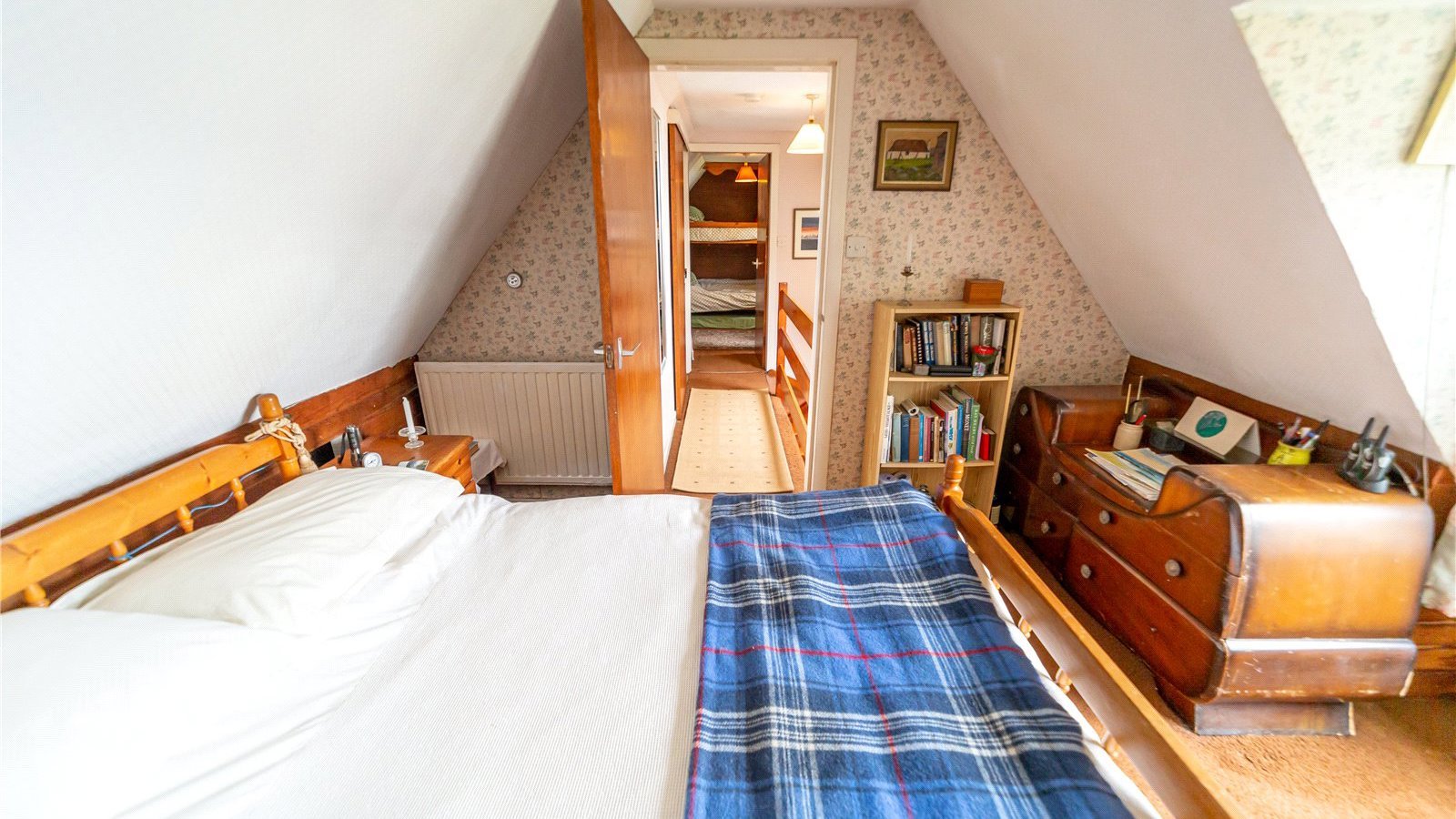 Cottage Bedroom1.jpg